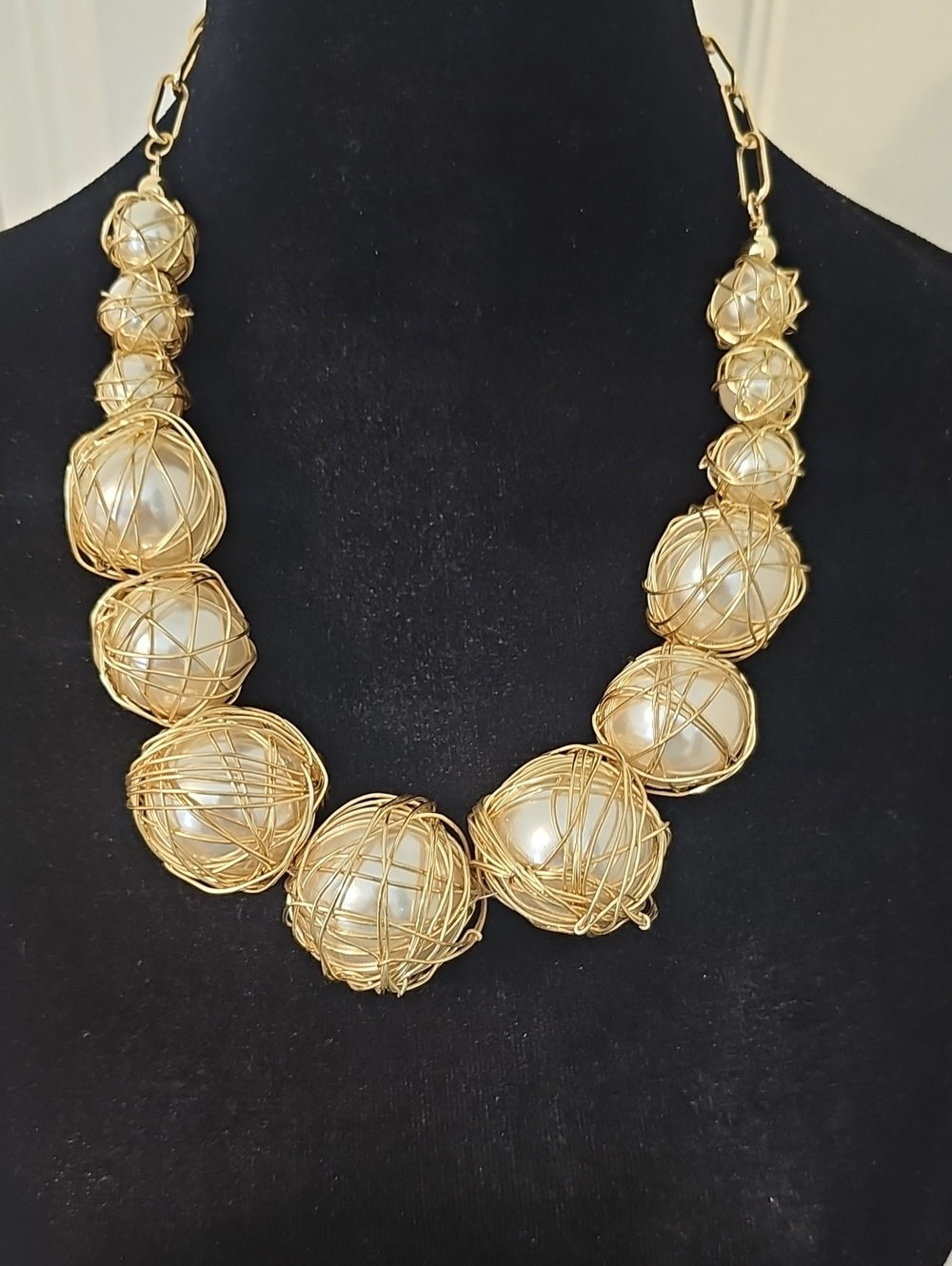 NWOT Chico's Gold Wire-Wrapped Pearl Statement Necklace - Picture 2 of 3